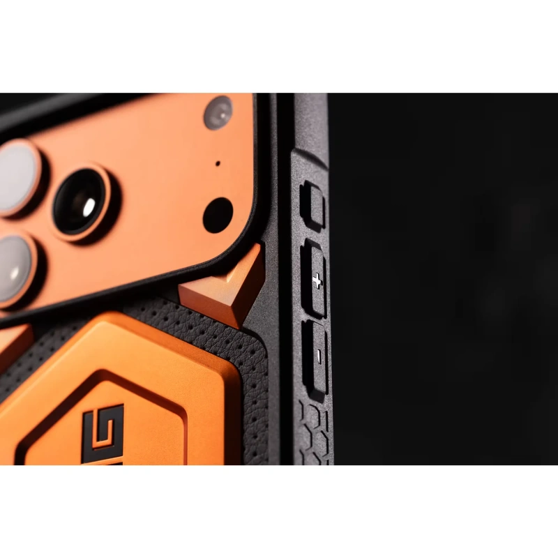 Чехол UAG Monarch Pro с поддержкой MagSafe для iPhone 17 Pro цвет: оранжевый (Orange)