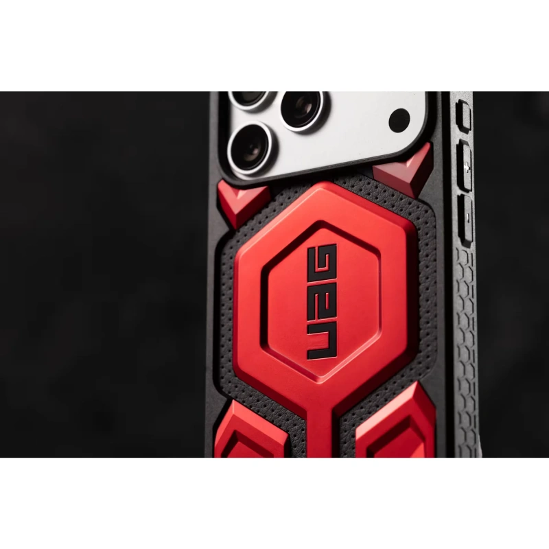 Чехол UAG Monarch Pro с поддержкой MagSafe для iPhone 17 Pro цвет: черный карбон (Carbon Fiber)